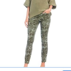 TOMMY BAHAMA SKINNY ANKLE 5-POCKET CAMO JEAN 8